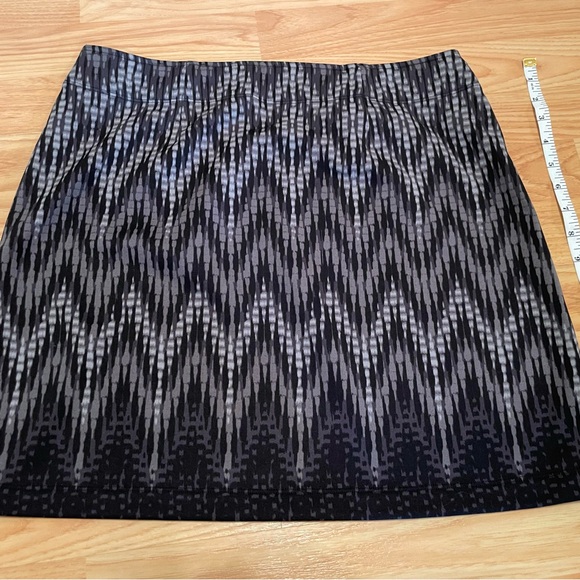 Athleta Black and Gray Chevron A-Line Skirt - Picture 2 of 3